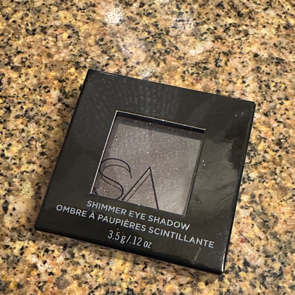 Victoria’s Secret  Shimmer Eye Shadow‎ in Black